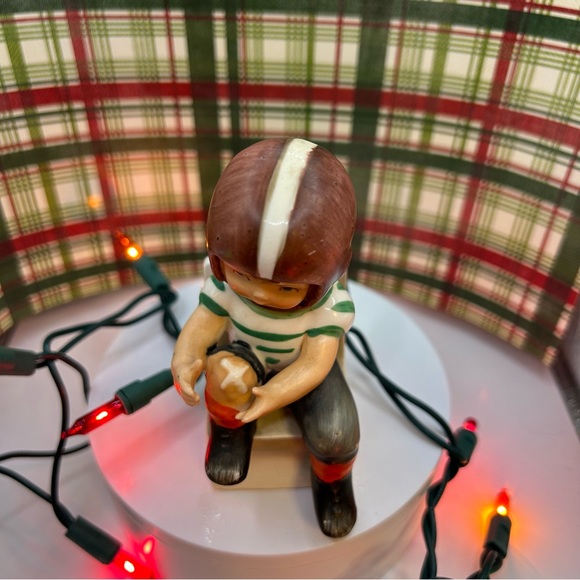 Vintage Wales Porcelain Football Player with Skinned Knee Figurine - Picture 3 of 7